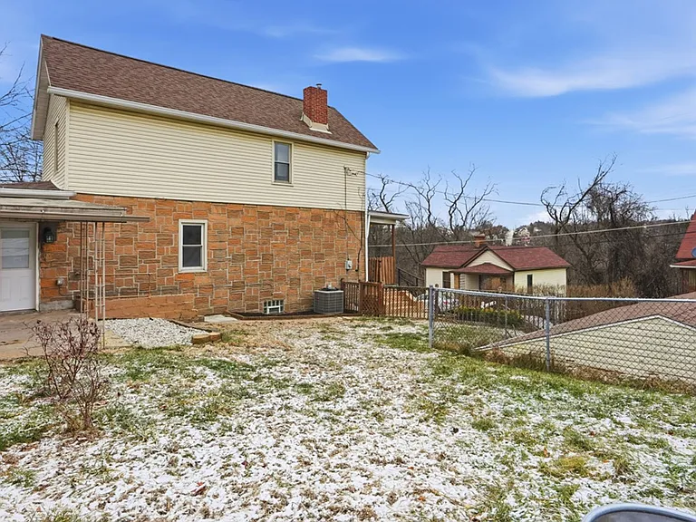 2512 Franklin St — Photo 9