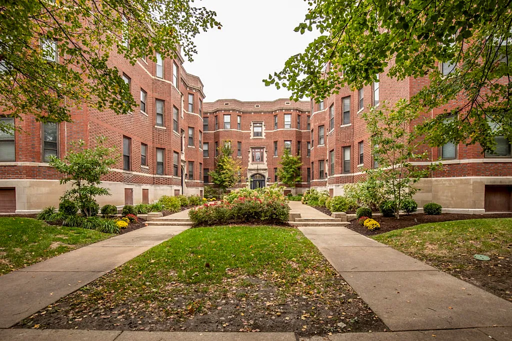 3 bed, $1,900 — Photo 1