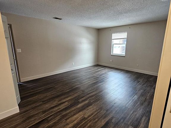 4th image of 1588 Woodland Dr #1588