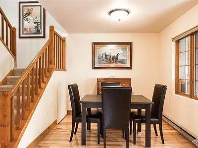 570 Homestead Dr — Photo 2