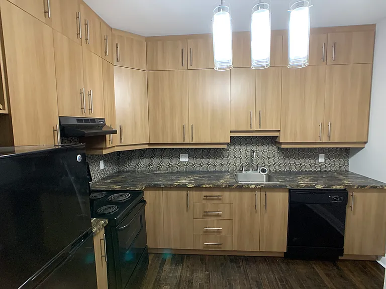 210 Chapel St — Photo 16