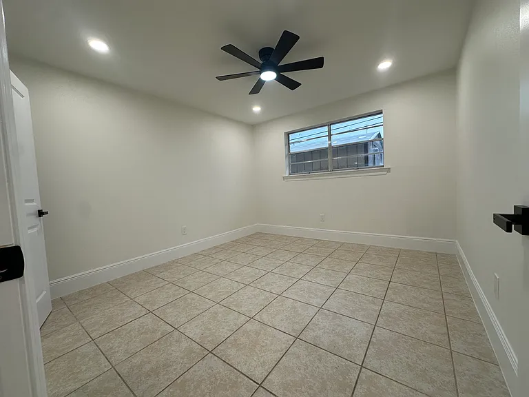 2723 Longwood Dr — Photo 23