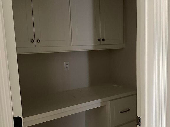 5th image of 1069 Riverside Ln