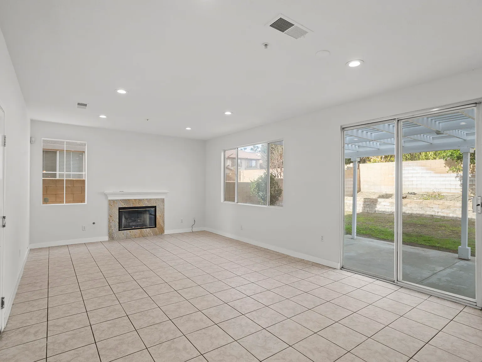3 bed, 2.5 bath, 2031 sqft, $3,500 — Photo 3