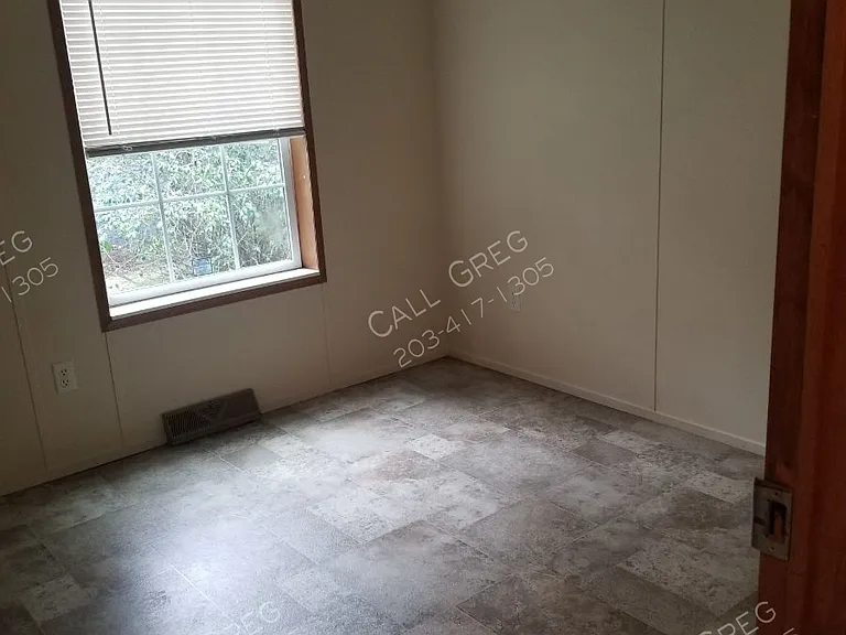 105 Bayberry Ln — Photo 7