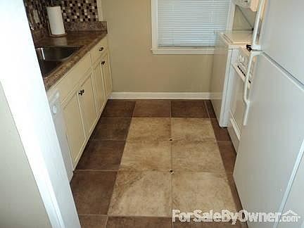 KITCHEN : REFRESHED TILE FLOOR