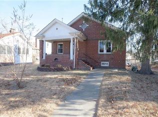 22 Sunset Ct, Saint Louis, MO