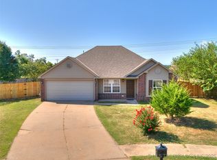 1604 W Elm St, Skiatook, OK 74070