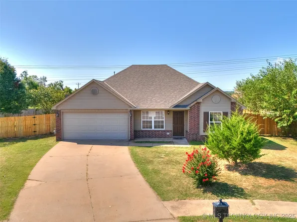 1604 W Elm St, Skiatook, OK 74070