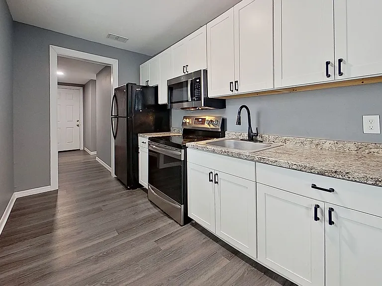 535 W 59th St — Photo 4