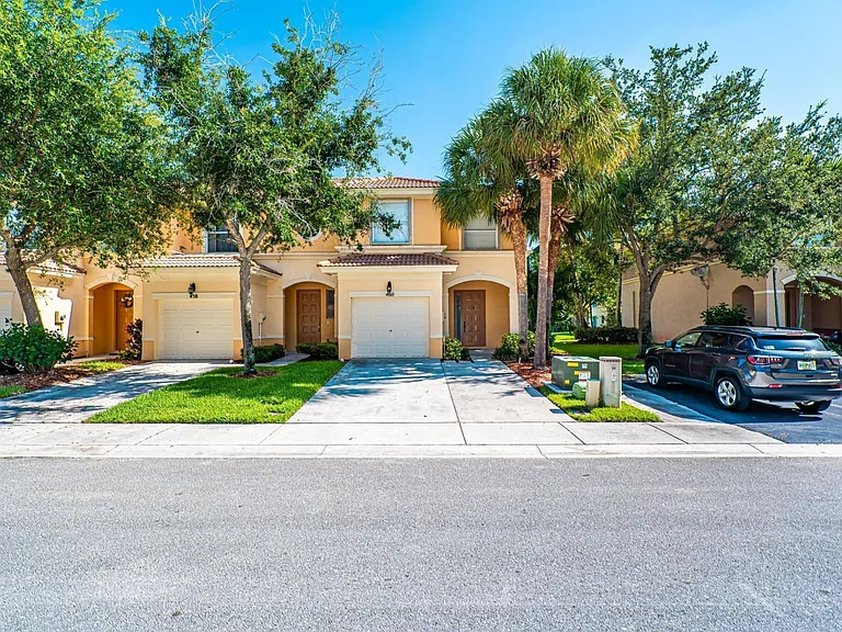 460 Rainbow Springs Ter — Photo 37