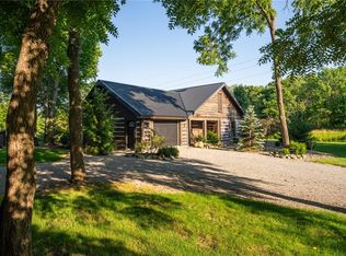 582 N Liberty Rd, Grove City, PA 16127