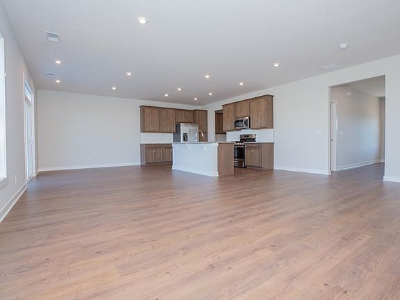 5th image of 4812 Chelmsford Dr