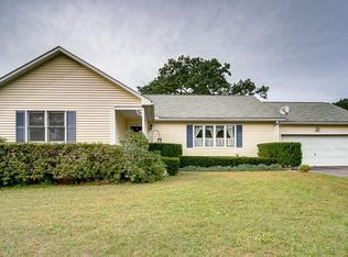 6 Apple Tree Ln, Easthampton, MA 01027