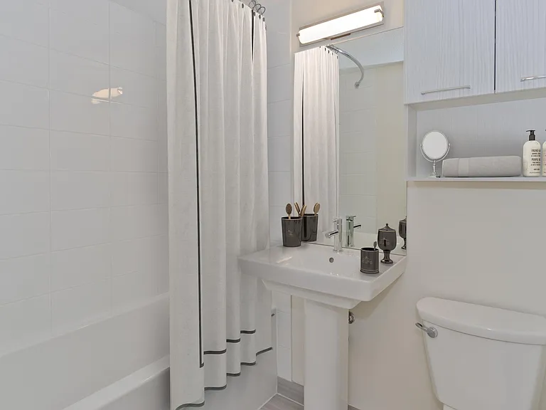 104 Hemlock Cres SW — Photo 7