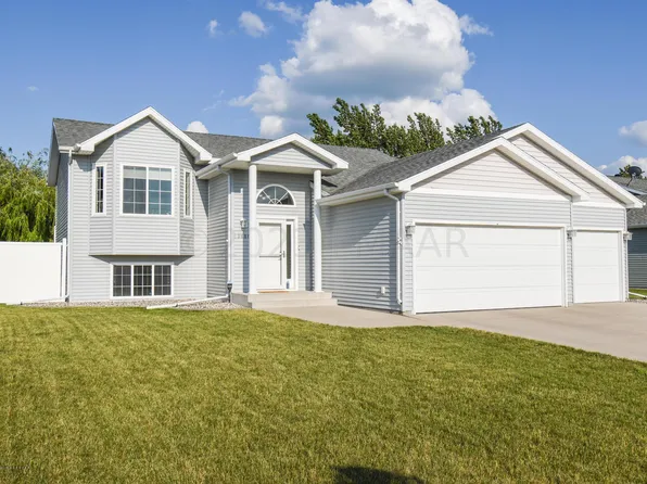 3686 Polk St S, Fargo, ND 58104