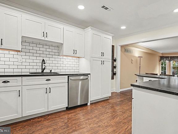 5th image of 86 Forrest Ct