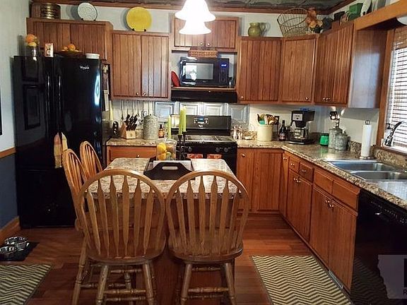 3rd image of 725 E Lakeshore Dr