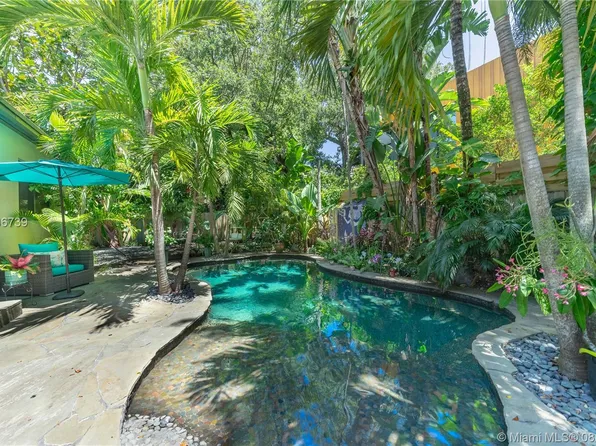 2500 Tequesta Ln, Miami, FL 33133