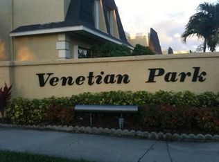 2205 NE 7th St #15, Hallandale Beach, FL 33009