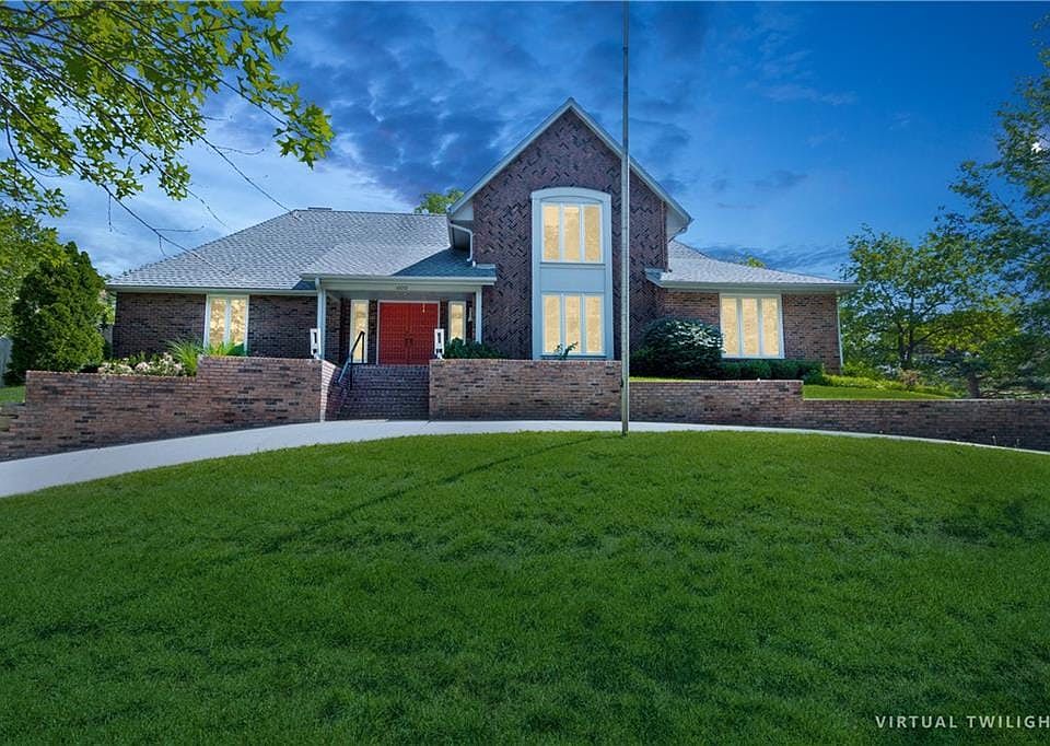 1st image of 10052 Hemlock Dr