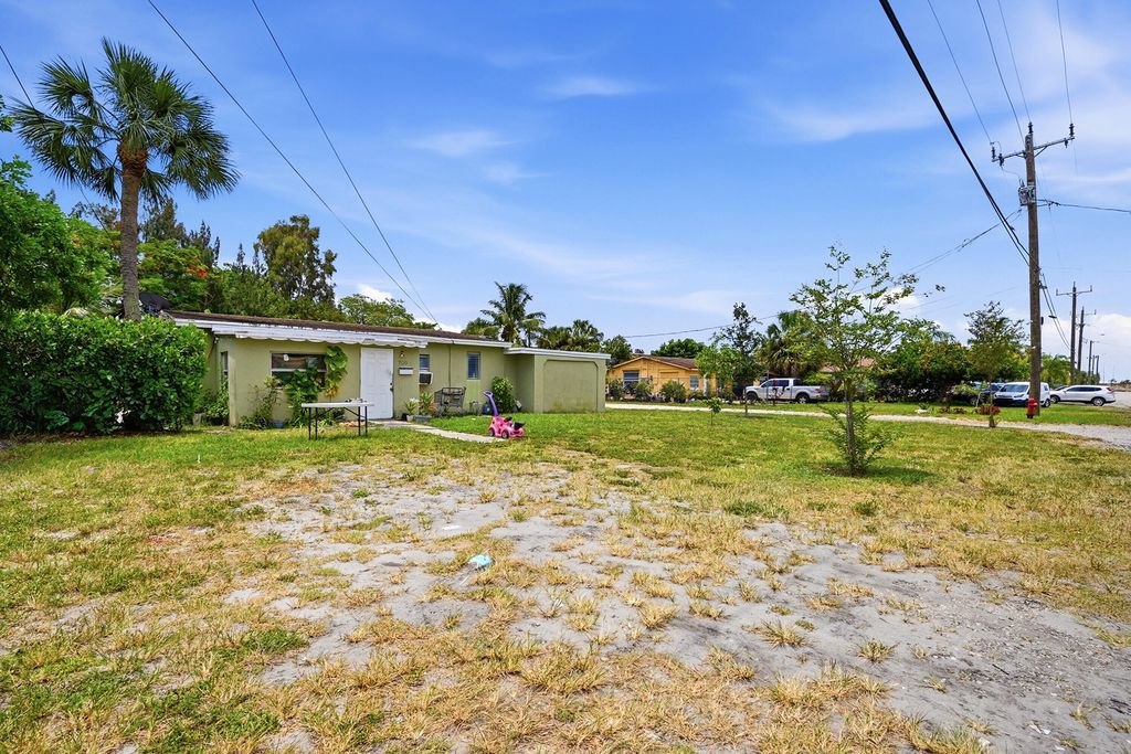 700 SW 8th Street, photo 3