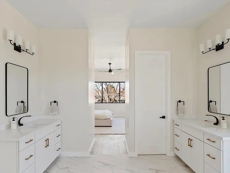 3622 E Clarendon Ave — Photo 16