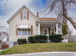 1011 S 9th St, Clinton, IA 52732