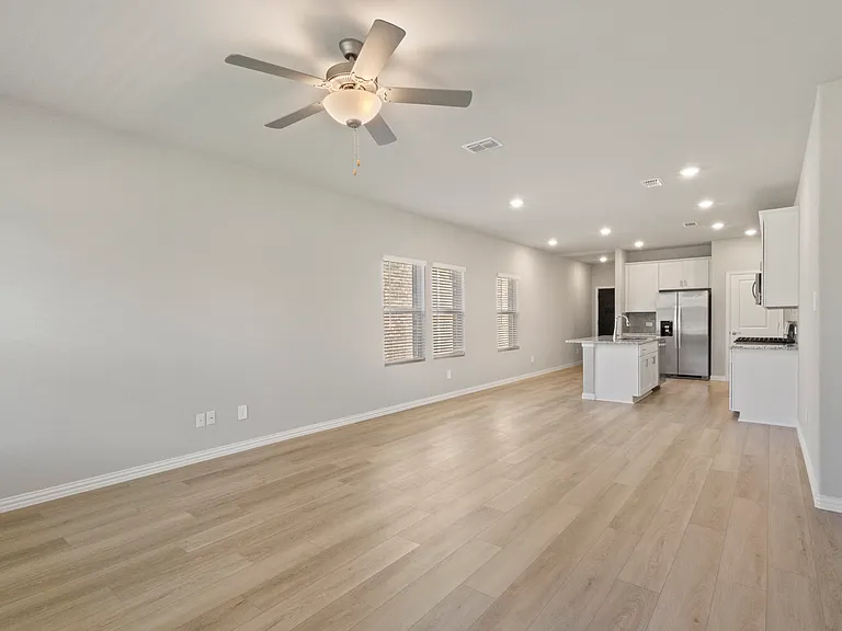 617 McKenna Dr — Photo 6