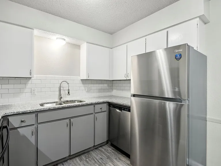 Yukon Heights Apartments — Photo 55