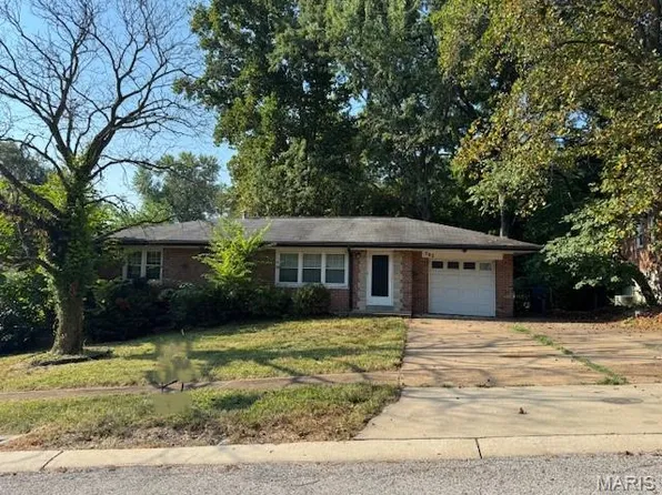702 Palace Ct, Saint Louis, MO 63135