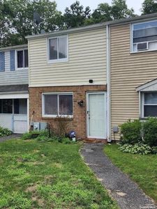 195 Hill Circle #195, Calverton, NY, 11933