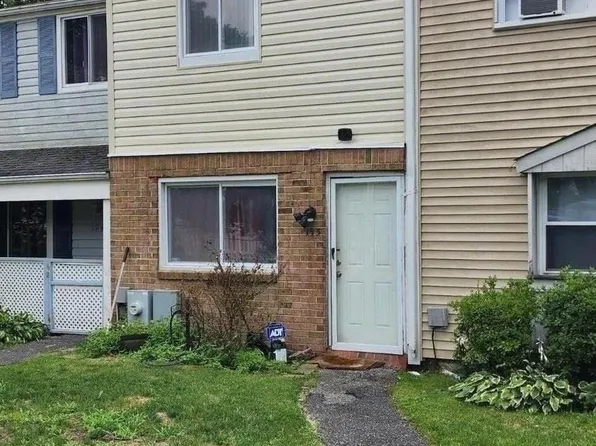 195 Hill Circle #195, Calverton, NY 11933
