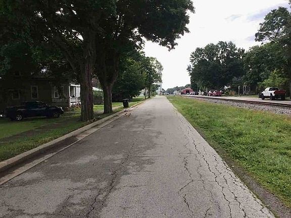 Exterior Neighborhood (street photo)