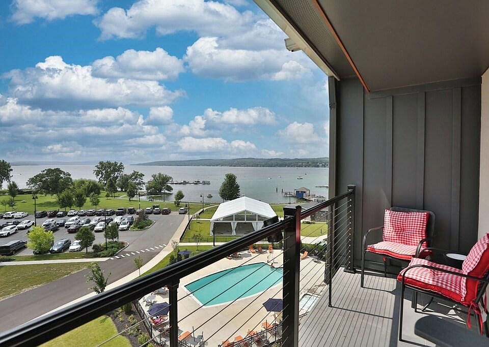 1st image of 205 Lakeshore Dr #503