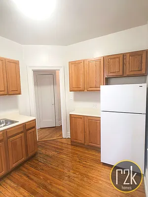 Rented by Realty 2000 Corp | media 9