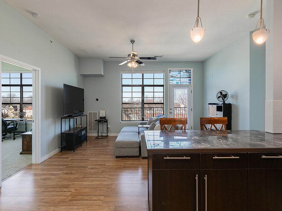 1st image of 623 W Walnut Street #408