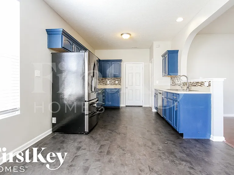 15526 Farmland Ct — Photo 6