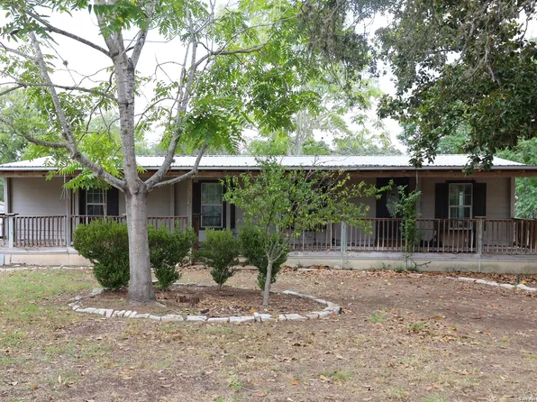 1502 Live Oak St, Pleasanton, TX 78064