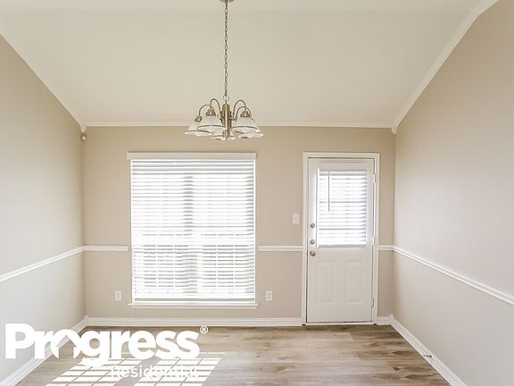 4th image of 217 Los Angeles Dr