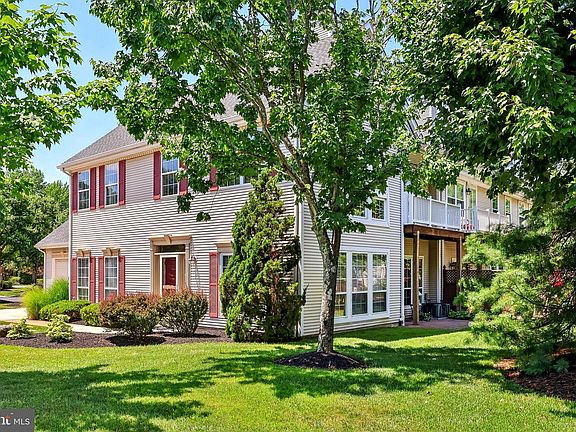 4th image of 30 Grand Banks Cir