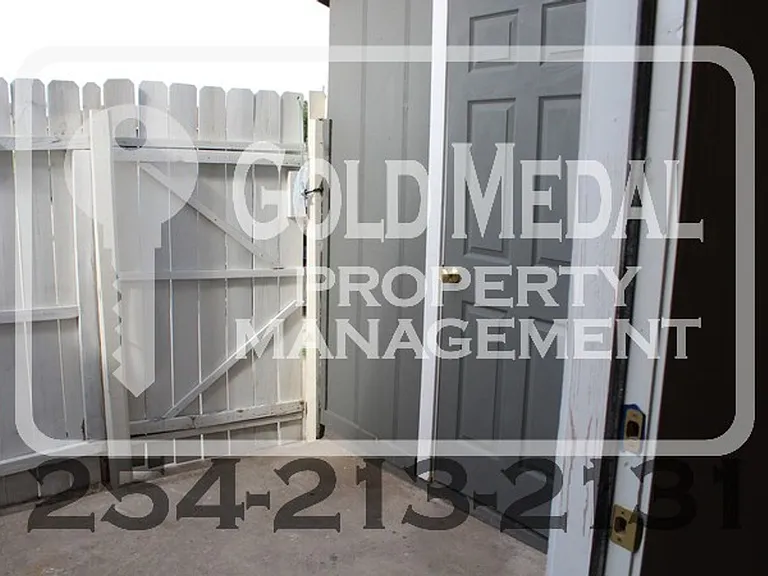 503 Longhorn Cir — Photo 23