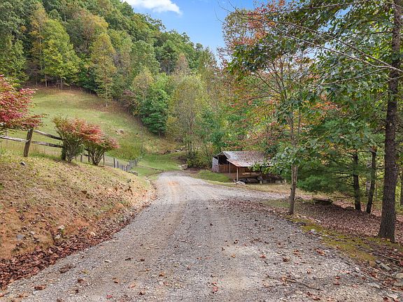 2nd image of 517 Johns Creek Rd