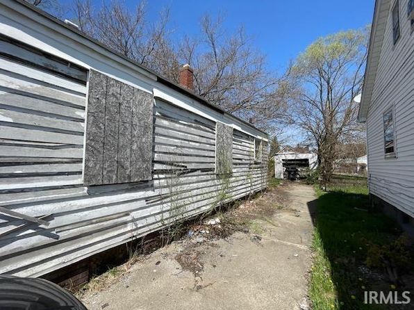 2521 Fredrickson St, South Bend, IN 46628