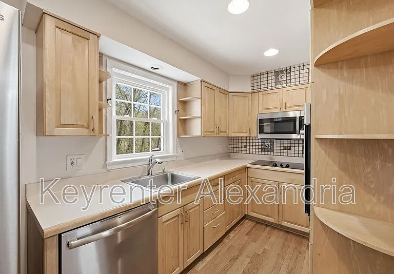 8239 Doctor Craik Ct — Photo 14