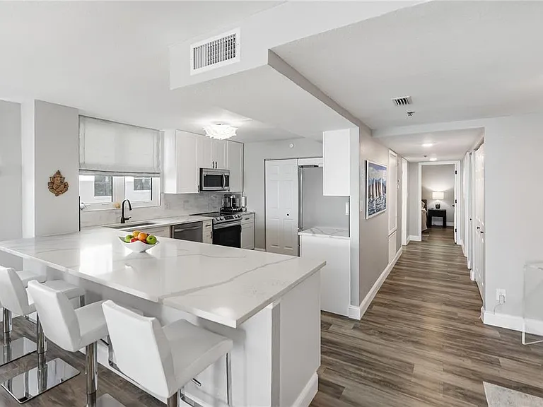97 Sunset Dr #201 — Photo 5
