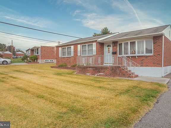 3rd image of 314 Brookside Dr