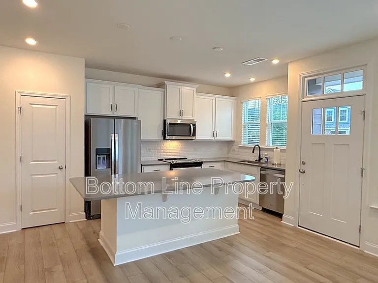1552 Cedar Tree Dr — Photo 5