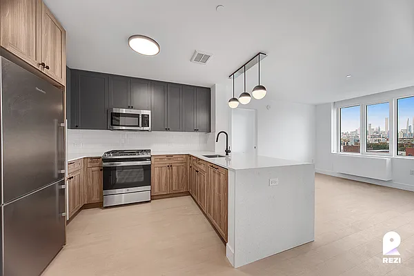 Rented by REZI | media 37