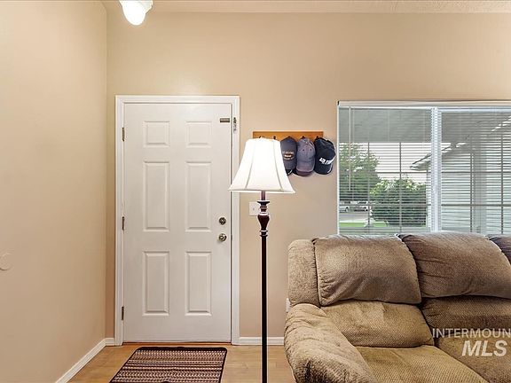 4th image of 320 N Coppertree Dr